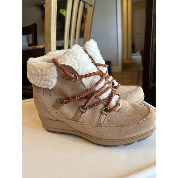 NWOT Sorel Women's Tan Winter Boots Evie LaceUp Wedge Size 9.5 - Picture 1 of 9